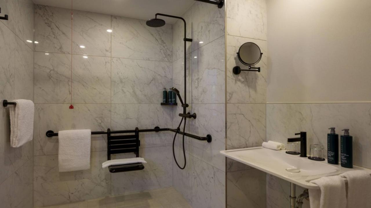 King Room Mobility Access