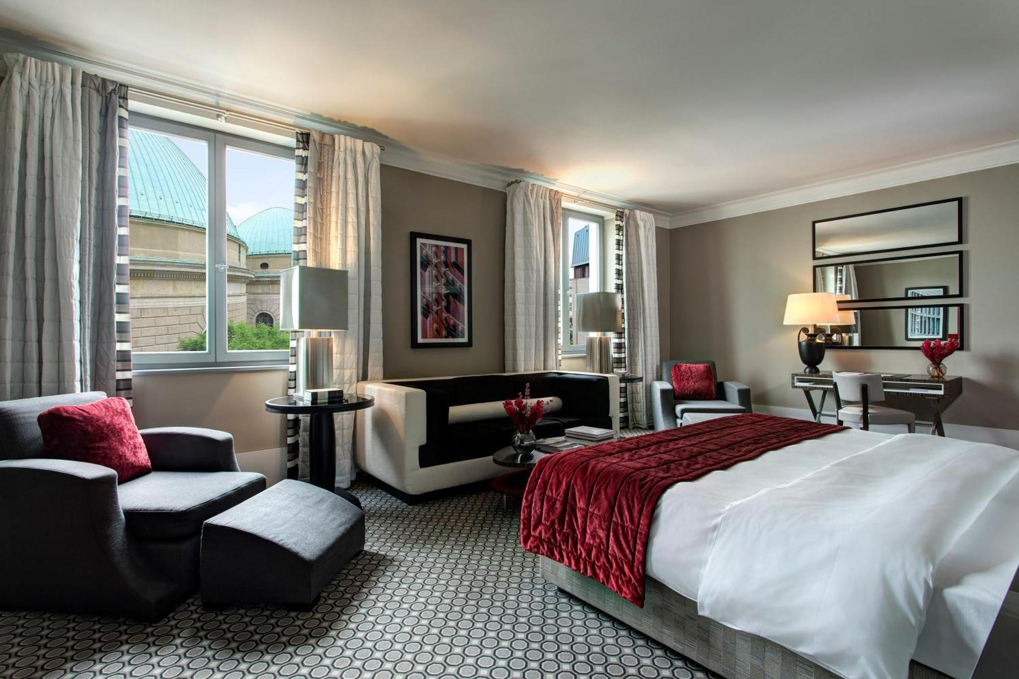 Deluxe King Suite