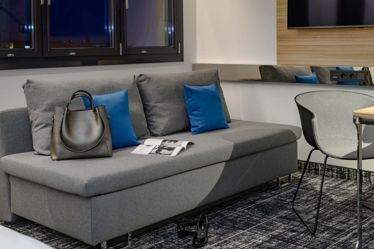 Standard Suite with One Double Bed and One Sofa,1020333472:JPEG